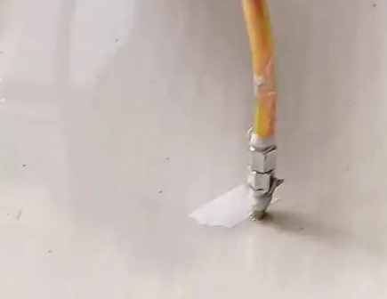 城口瓷砖空鼓维修公司专业解答在瓷砖铺贴过程中，如果使用的砂料过粗（如全部使用了粗砂），可能会导致以下问题